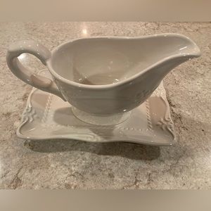 Southern Living Gallery Collection Gravy Boat and Saucer